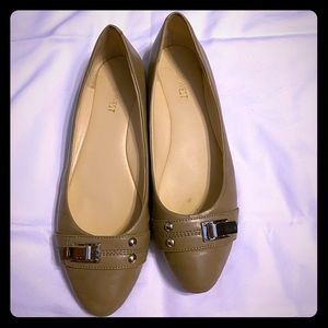 Nine West comfortable tan Flat
